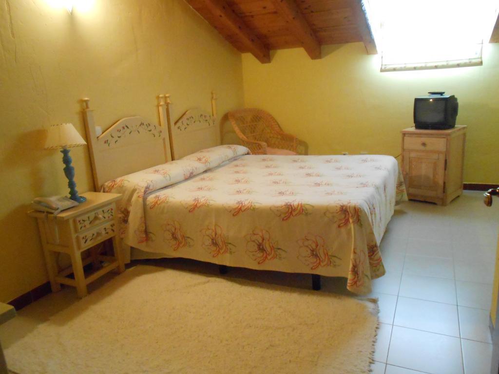 Hostal Burgos Torrecaballeros Chambre photo