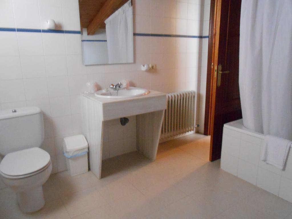 Hostal Burgos Torrecaballeros Extérieur photo