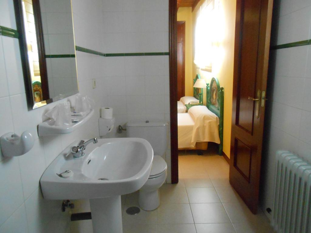 Hostal Burgos Torrecaballeros Extérieur photo