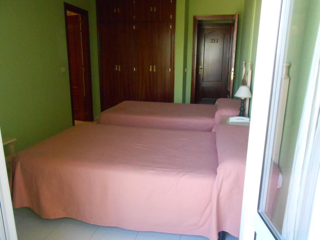 Hostal Burgos Torrecaballeros Chambre photo